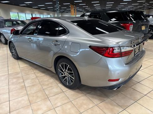 Used 2018 Lexus ES 350 w/ Luxury Package w/Wood Trim FWD image 3