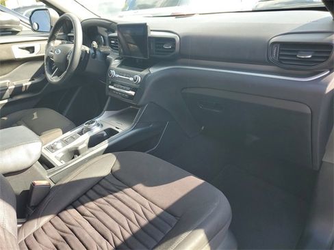 Used 2020 Ford Explorer XLT image 28