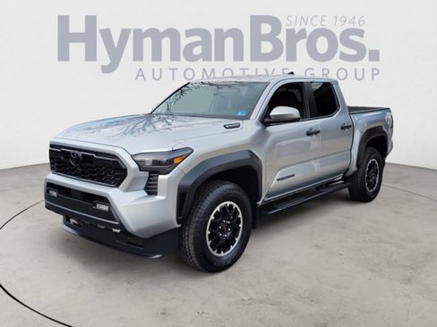 Used 2024 Toyota Tacoma TRD Off-Road AWD/4WD image 7