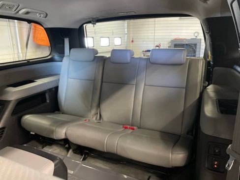Used 2010 Toyota Sequoia Platinum AWD/4WD image 30