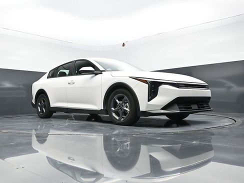 Used 2025 Kia K4 LXS image 43