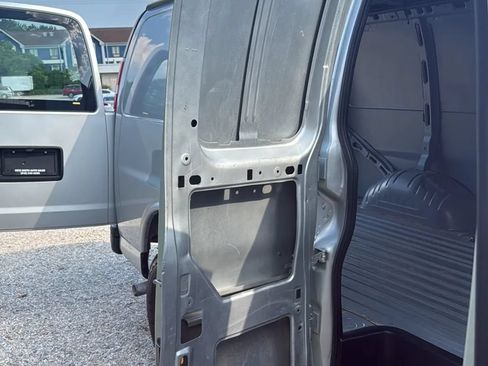Used 2018 Chevrolet Express 3500 Extended w/ Driver Convenience Package RWD image 15