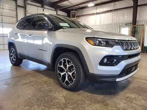 Used 2025 Jeep Compass Limited AWD/4WD image 7