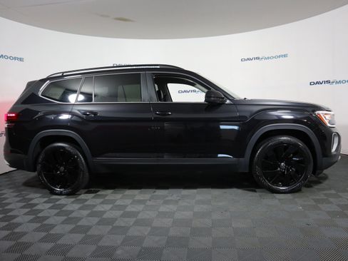 Used 2024 Volkswagen Atlas SE FWD image 4