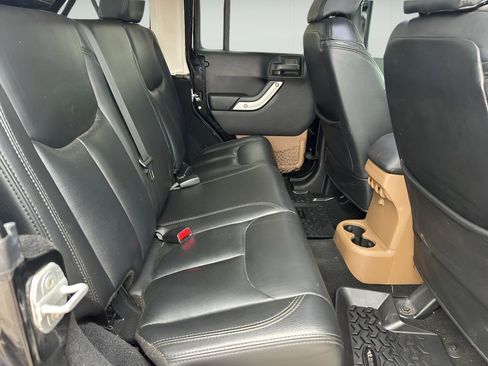 Used 2014 Jeep Wrangler Unlimited Sahara w/ Connectivity Group image 30