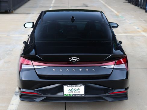 Used 2021 Hyundai Elantra SEL FWD image 13