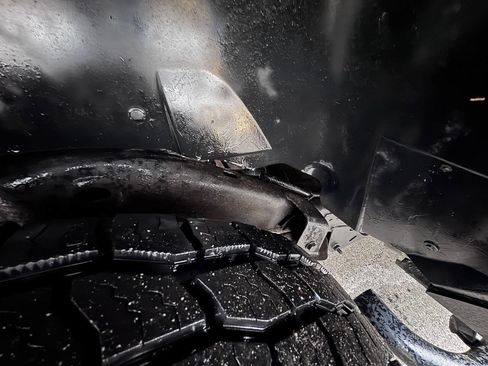 Used 2005 HUMMER H2 SUT w/ Preferred Equipment Group image 15