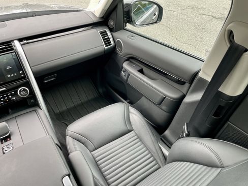 Certified 2024 Land Rover Discovery S image 18