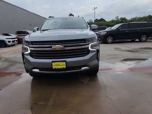 Used 2024 Chevrolet Suburban LT w/ LT Signature Package RWD image 3