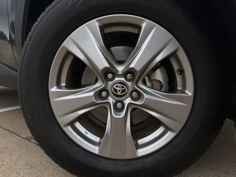 Used 2025 Toyota RAV4 XLE FWD image 10