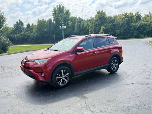 Used 2016 Toyota RAV4 XLE AWD/4WD image 2