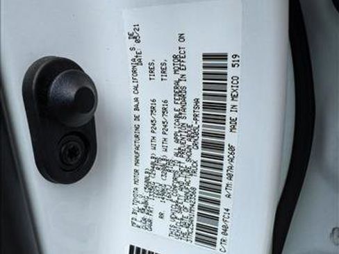 Certified 2021 Toyota Tacoma SR5 AWD/4WD image 23