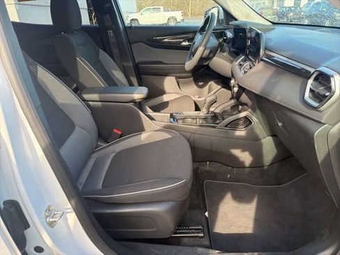 Used 2025 Chevrolet TrailBlazer LT AWD/4WD image 14