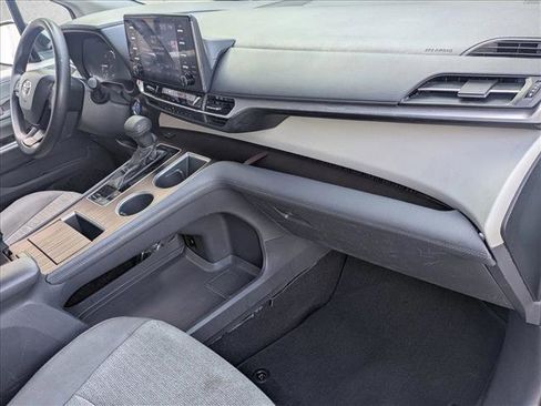Used 2024 Toyota Sienna LE image 21