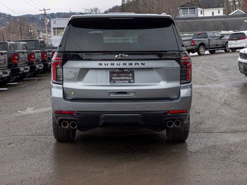 Used 2025 Chevrolet Suburban Z71 image 5