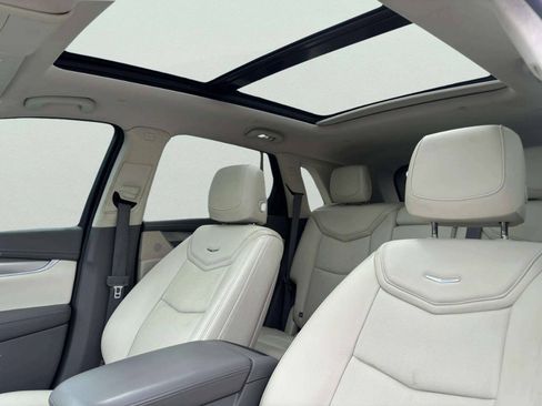 Used 2018 Cadillac XT5 Luxury w/ Driver Awareness Package FWD image 16