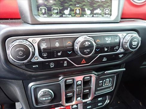 Used 2022 Jeep Gladiator Rubicon w/ Cold Weather Group AWD/4WD image 19