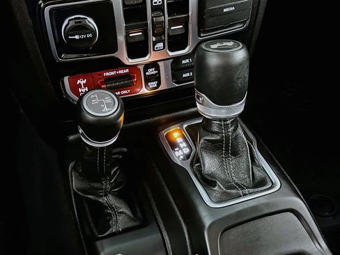 Used 2024 Jeep Wrangler Unlimited Rubicon 4xe AWD/4WD image 20