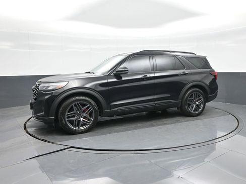 Used 2025 Ford Explorer ST w/ Sun And Sound Package image 18