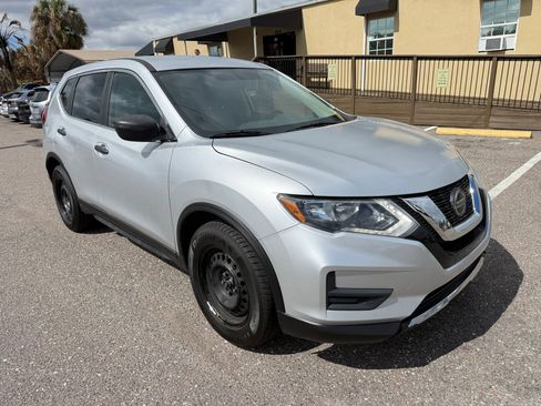 Used 2018 Nissan Rogue S image 3