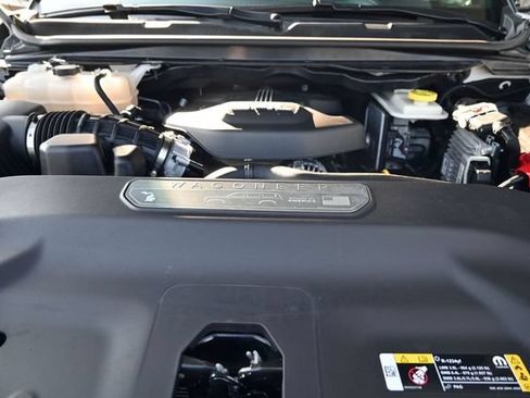 Used 2023 Jeep Grand Wagoneer Series II AWD/4WD image 30