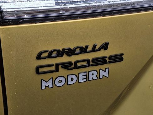 Used 2023 Toyota Corolla Cross SE image 12