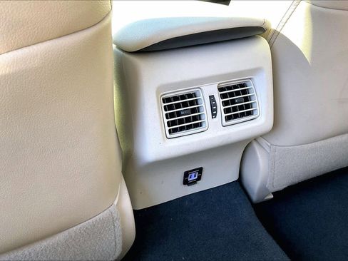 Used 2018 Toyota Camry XLE image 32