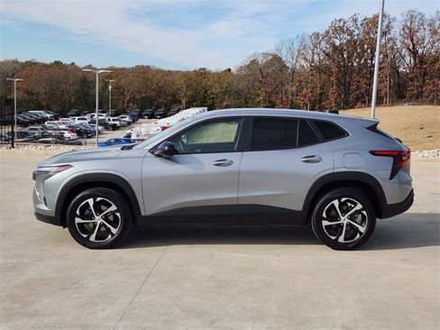 Certified 2024 Chevrolet Trax RS w/ Driver Confidence Package image 5