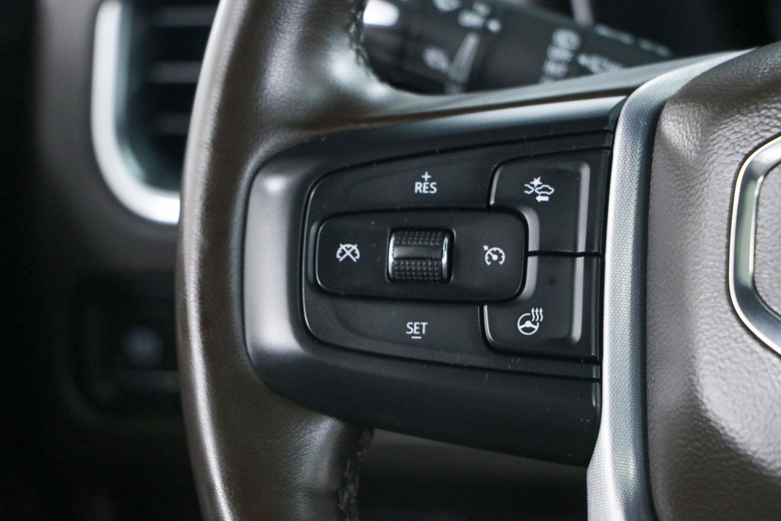 Used 2023 GMC Yukon SLT w/ SLT Premium Package AWD/4WD image 14