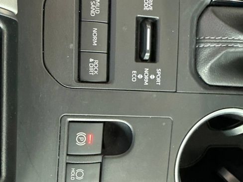 Used 2024 Toyota Highlander LE AWD/4WD image 34