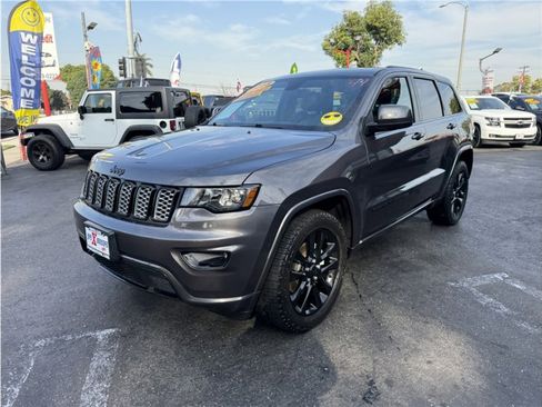 Used 2018 Jeep Grand Cherokee Altitude image 3