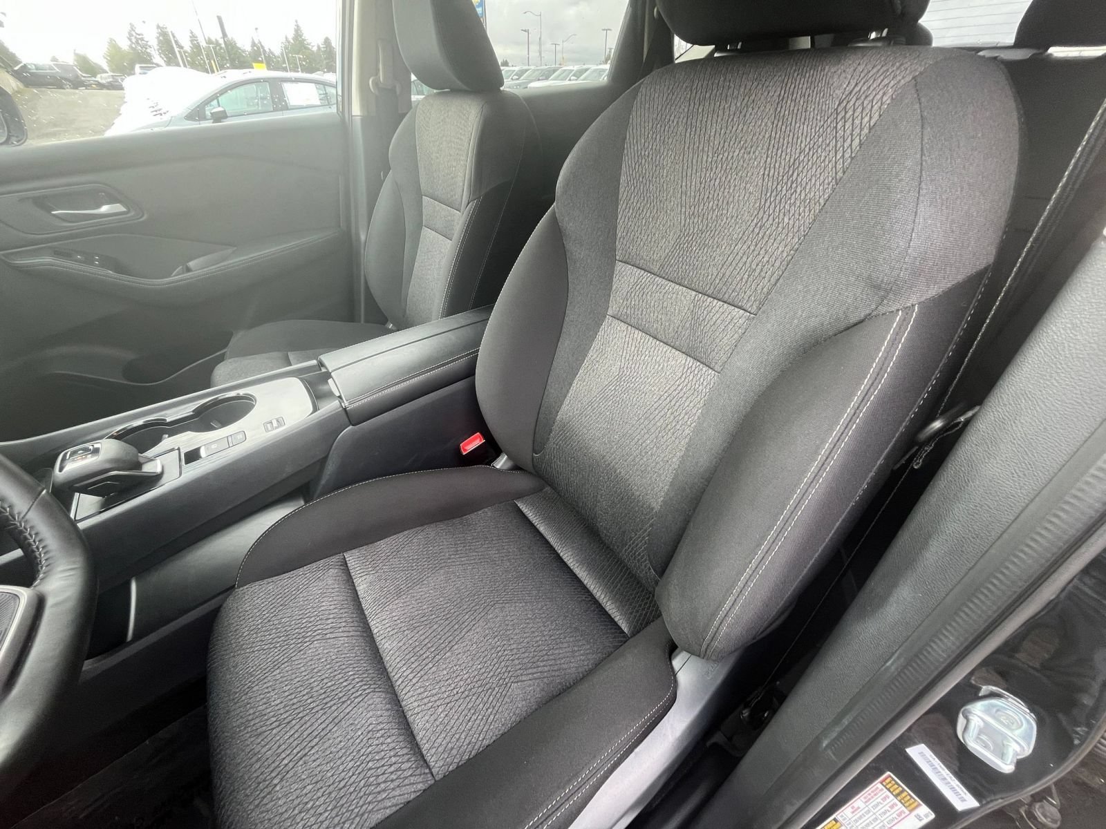 Used 2025 Nissan Rogue SV FWD image 37