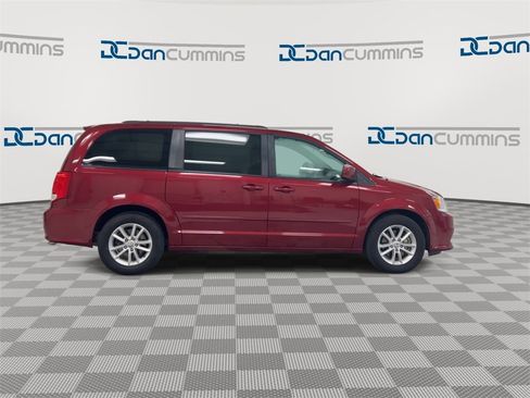 Used 2016 Dodge Grand Caravan SXT w/ Rear Park Assist Package image 9
