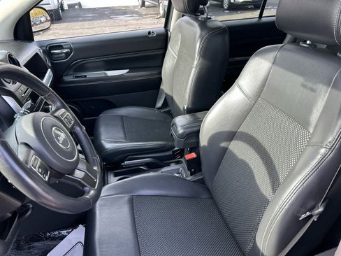 Used 2014 Jeep Compass Latitude w/ Sun/Sound Group image 12