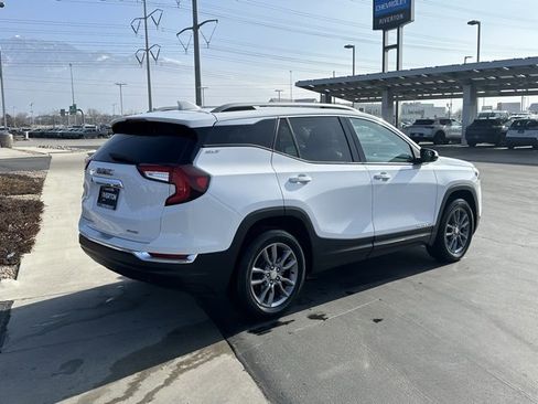 Certified 2024 GMC Terrain SLT image 30