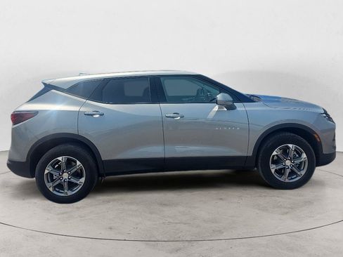 Used 2025 Chevrolet Blazer LT FWD image 2