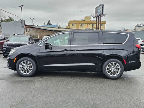 New 2026 Chrysler Pacifica Select image 5