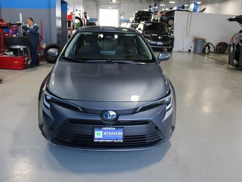 Used 2025 Toyota Corolla LE w/ LE Premium Package image 3