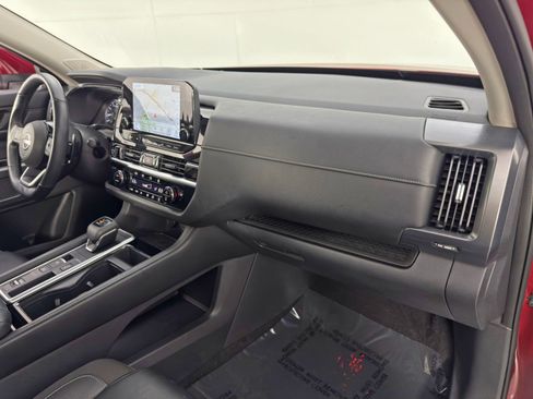 Used 2022 Nissan Pathfinder SL w/ SL Premium Package image 13