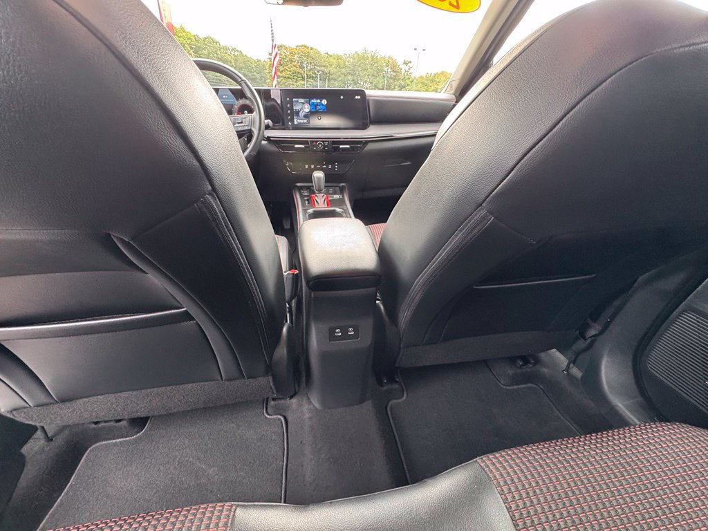 Used 2025 Nissan Kicks SR AWD/4WD image 12