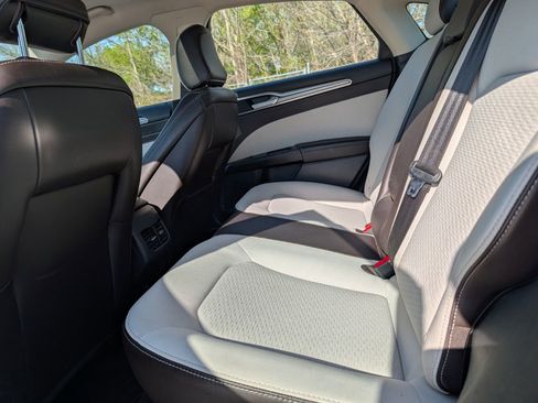 Used 2020 Ford Fusion SE w/ Equipment Group 151A image 20