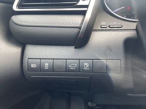 Used 2020 Toyota Camry SE FWD image 19