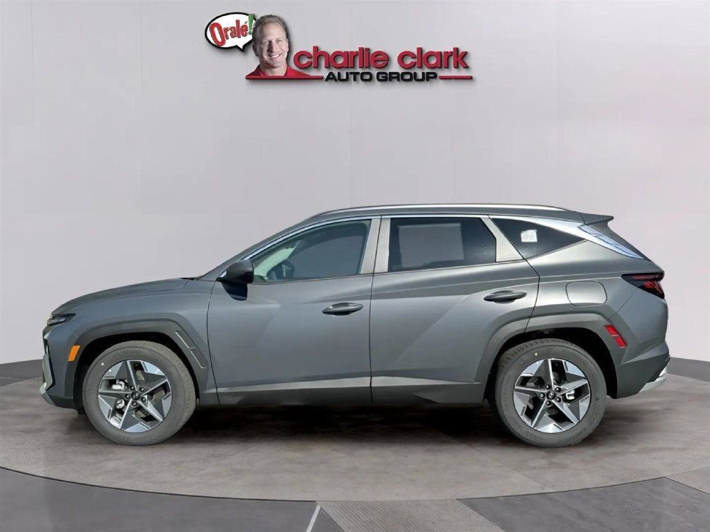 Used 2025 Hyundai Tucson SEL FWD image 2