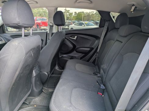 Used 2011 Hyundai Tucson GL image 12