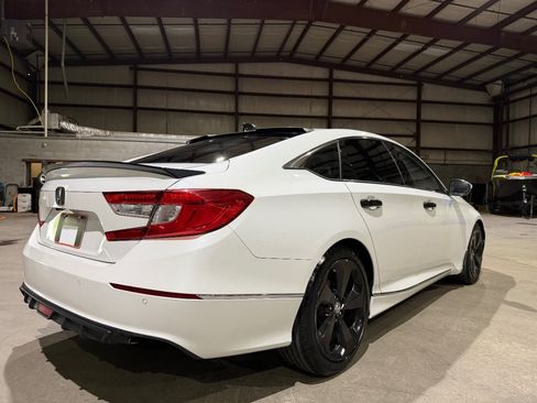 Used 2018 Honda Accord Touring image 5