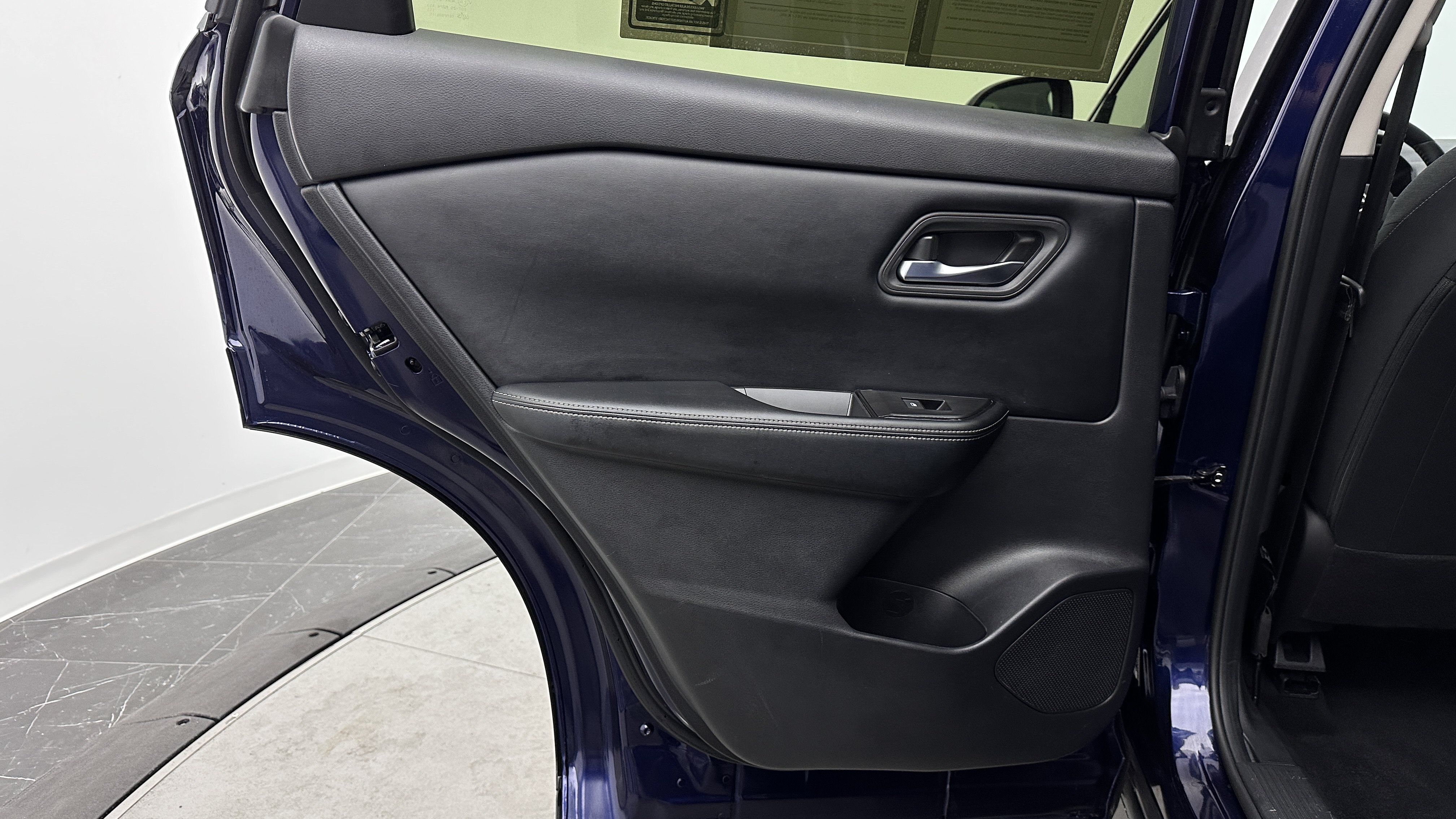 Used 2025 Nissan Rogue SV AWD/4WD image 25