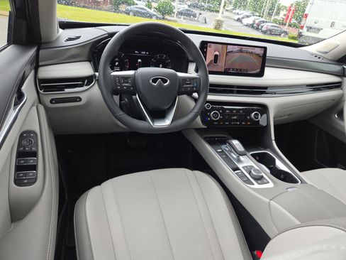 Used 2026 INFINITI QX60 Luxe w/ Family Package FWD image 8