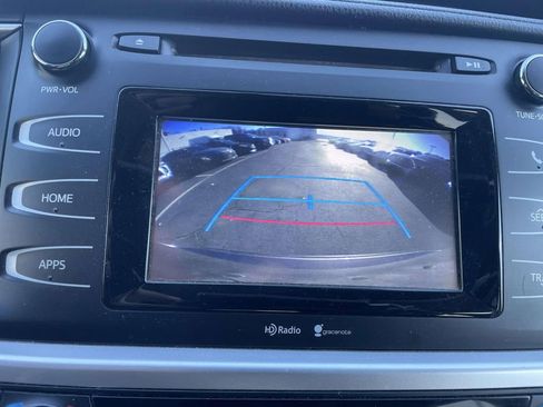 Used 2015 Toyota Highlander LE image 39