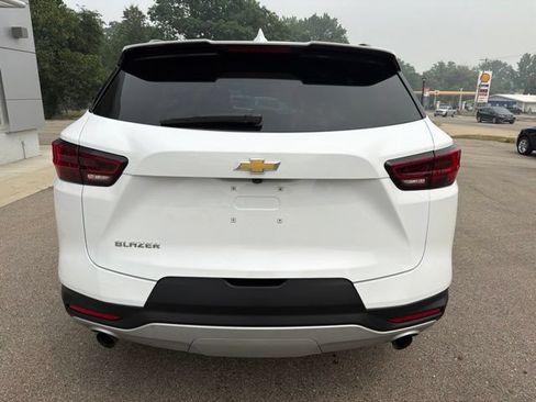 Used 2024 Chevrolet Blazer LT w/ Convenience Package FWD image 4