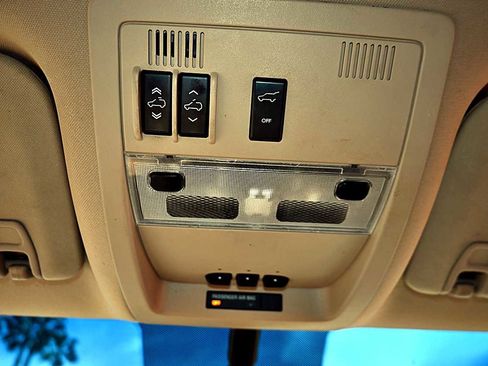 Used 2013 GMC Yukon Denali image 32